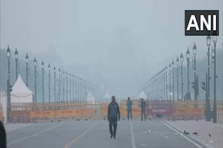Air Pollution: दिवाली की रात जमकर फूटे पटाखे, जहरीली बनी दिल्ली-एनसीआर की हवा, हो रहा पानी का छिड़काव-Video