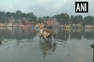 दिल्ली-NCR में ठंड की दस्तक, यूपी के कई जिलों में बाढ़ जैसे हालात, जानिए आज कहां होगी बारिश