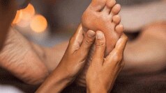 Foot Massage: क्या आपको आता है पैरों की मालिश का सही तरीका? रात को ऐसा कर लें, 'कुंभकरण' की तरह सोएंगे