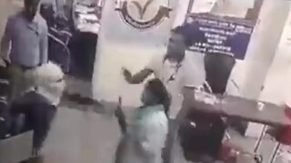 Viral Video: Woman Bank Manager Fights Off Armed Robber With Pliers, Bravery Lauded Online | Watch