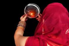 Karwa Chauth 2022: Women Break Fast, Perform Rituals As Moon Sighted in Delhi, Faridabad, Noida