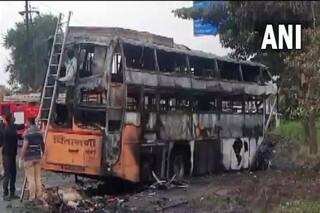 महाराष्ट्र के नासिक में ट्रक से टक्कर के बाद बस में लगी आग, 12 यात्री जिंदा जले; राष्ट्रपति व पीएम मोदी ने जताया शोक