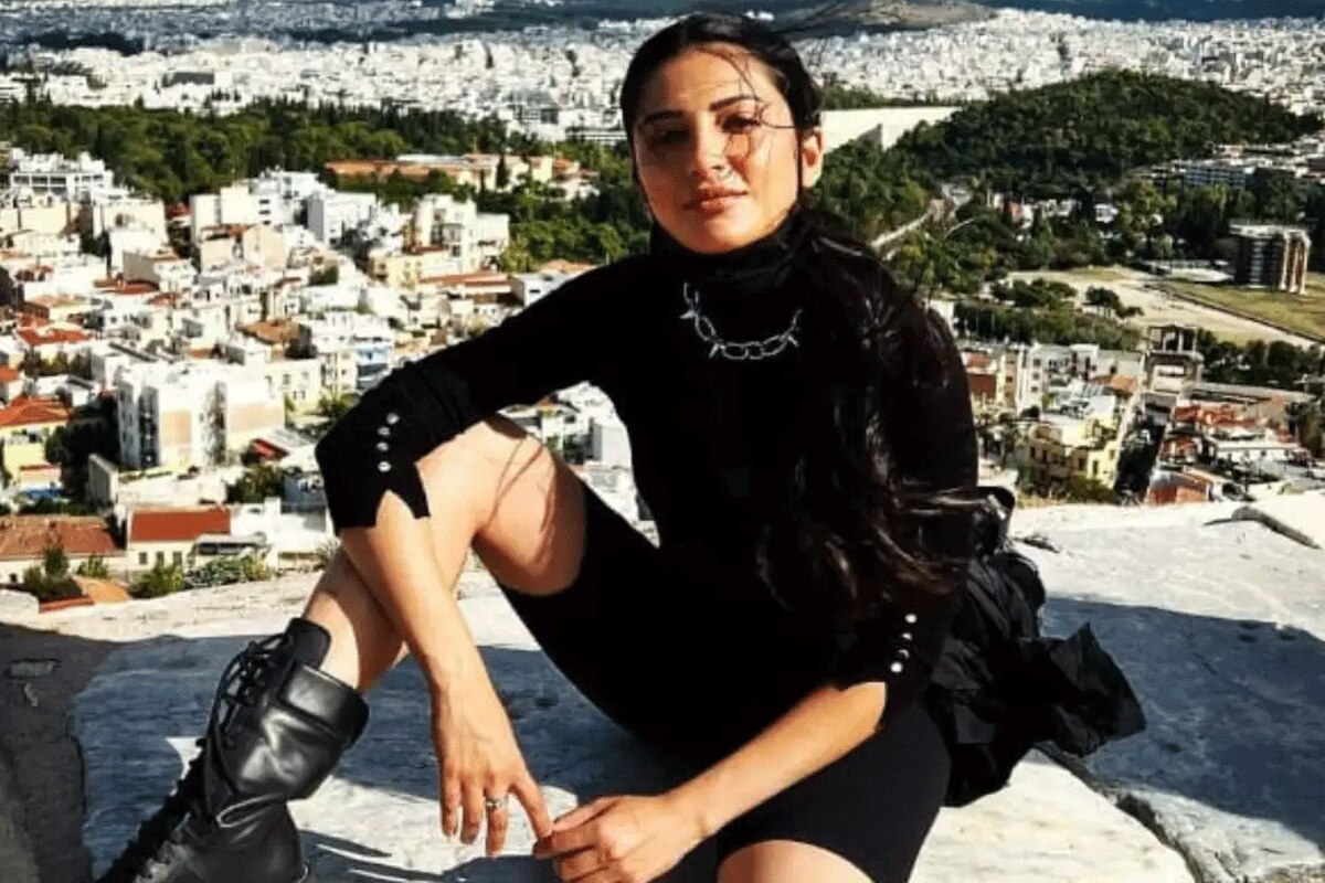 ग्रीस में एन्जॉय कर रही श्रुति हासन की खूबसूरत तस्वीरें, उड़ती जुल्फें सितम ढा रही हैं