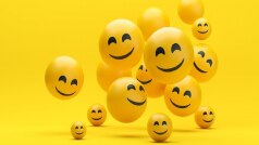 World Smile Day 2022: मुस्कान पर बोली गईं ये शायरियां नहीं हैं किसी से कम, भेजें अपने दोस्तों को