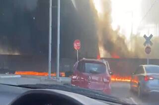 Video: तेल के टैंकर से टकराई ट्रेन, आग का गोला बनकर दौड़ती रही, रोंगटे खड़ा कर देगा ये वीडियो