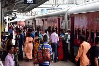 Train Cancelled Today: छठ पूजा की भीड़भाड़ के बीच रेलवे ने आज कैंसिल कर दी हैं 88 से ज्यादा ट्रेनें, चेक कर लें पूरी लिस्ट
