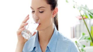 Lukewarm Water: क्यों आपको रोज पीना चाहिए गुनगुना पानी? शोधों में क्या बताए गए हैं फायदे यहां जानिये