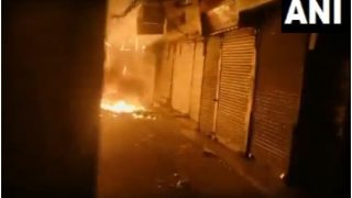 दिल्ली: भागीरथ पैलेस की इलेक्ट्रॉनिक मार्केट में भीषण आग, देखें VIDEO