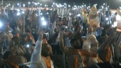 PM मोदी के चुनावी भाषण के बीच लोगों ने मोबाइल फोन की फ्लैशलाइट जलाई, ये है वीडियो