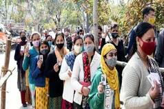 Himachal Pradesh Election 2022: हिमाचल के चुनावी रण से क्यों दूर भागती हैं महिलाएं? आंकड़े देख होगी हैरानी