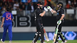 न्यूजीलैंड के खिलाफ पहला वनडे हारने के बावजूद शीर्ष पर बरकरार है टीम इंडिया
