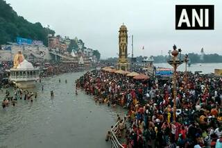 कार्तिक पूर्णिमा पर यूपी से लेकर उत्तराखंड तक उमड़ा आस्था का जनसैलाब, श्रद्धालुओं ने लगाई डुबकी
