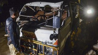 पाकिस्तान में दर्दनाक हादसा, 12 मासूमों सहित 20 की मौत; पानी भरे गड्ढे में यात्रियों से भरी बस गिरी