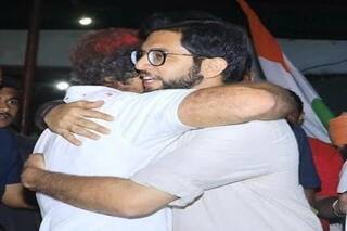 राहुल गांधी से गले मिले इसलिए आदित्य ठाकरे का हो गोमूत्र से 'शुद्धिकरण' - बीएसएस और भाजपा की मांग