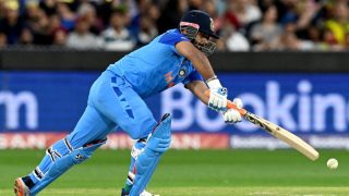 भारतीय टीम पर बोझ बन गए हैं ऋषभ पंत, संजू सैमसन को दें मौका: पूर्व क्रिकेटर