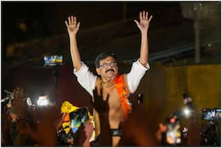 जमानत के बाद जेल से बाहर आए संजय राउत, पार्टी ने कहा- 'टाइगर इज बैक'