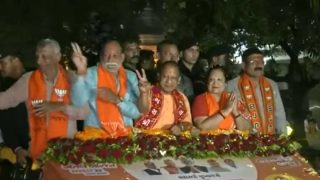 UP के CM योगी ने गुजरात में किया रोड-शो , बोले- दंगे, कर्फ्यू, गुंडागर्दी और भ्रष्टाचार कांग्रेस के जीन में