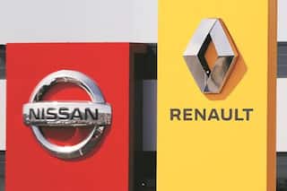 इलेक्ट्रिक कारों के बाजार में मुकाबले के लिए निसान-रेनो की चल रही है बात, रिपोर्ट में हुआ खुलासा