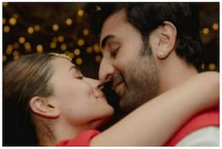 पैरेंट्स बनने के बाद आलिया-रणबीर की ये फोटो वायरल, बेबी से खेलते आए नज़र