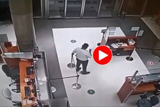 Viral Video Today: रात के 3 बजे अस्पताल में हुई 'भूत' की एंट्री, गार्ड से बातें कीं और एडमिट हो गया । हिला देगा वीडियो