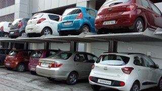 मुंबई में कारों की बढ़ती संख्या पर हाईकोर्ट, पार्किंग व्यवस्था के लिए सरकार और BMC को दिया ये निर्देश