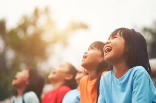 Happy Children's Day 2022: बाल दिवस के खास मौके पर अपने दोस्तों को भेजें ये शुभकामना भरे संदेश