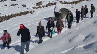 Himachal Pradesh Election 2022 LIVE Updates: बर्फीली राहों से गुजरकर मतदान के लिए पहुंच रहे वोटर्स, 68 सीटों के लिए जारी है वोटिंग