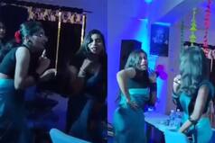 पहले चुपचाप खड़ी रहीं लड़कियां फिर पार्टी में मचा दिया धमाल, तस्वीरों से नजरें नहीं हटा पाएंगे आज | Pics