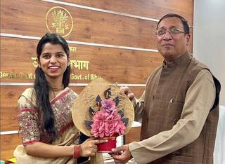 मैथिली ठाकुर को बिहार खादी, हस्तकला का ब्रांड एंबेसडर बनाया गया