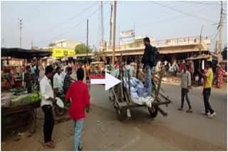 अफसर ने सूचना देने के लिए दफ्तर बुलाया, RTI कार्यकर्ता बैलगाड़ी से लेने पहुंचा नौ हज़ार पन्ने