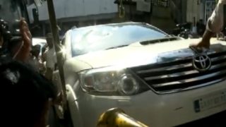 Viral Video: आंध्र प्रदेश के सीएम की बहन को कार समेत उठाकर ले गई हैदराबाद पुलिस, देखते रहे लोग