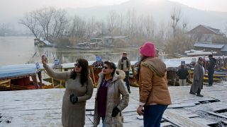 Srinagar Records Coldest Night of The Season, Parts Of Dal Lake Freeze As Chilla-i-Kalan Begins in Kashmir Valley