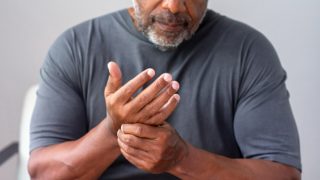 Arthritis: 5 Measures to Keep Your Weight in Check For Joint Pain And Swelling