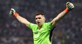 Aston Villa Boss Unai Emery Will Have a Word With Dibu Martinez About World Cup Antics