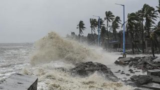 Cyclone Mandous: तेजी से बढ़ रहा है चक्रवाती तूफान मैंडस, मचा सकता है बड़ी तबाही, रेड अलर्ट जारी