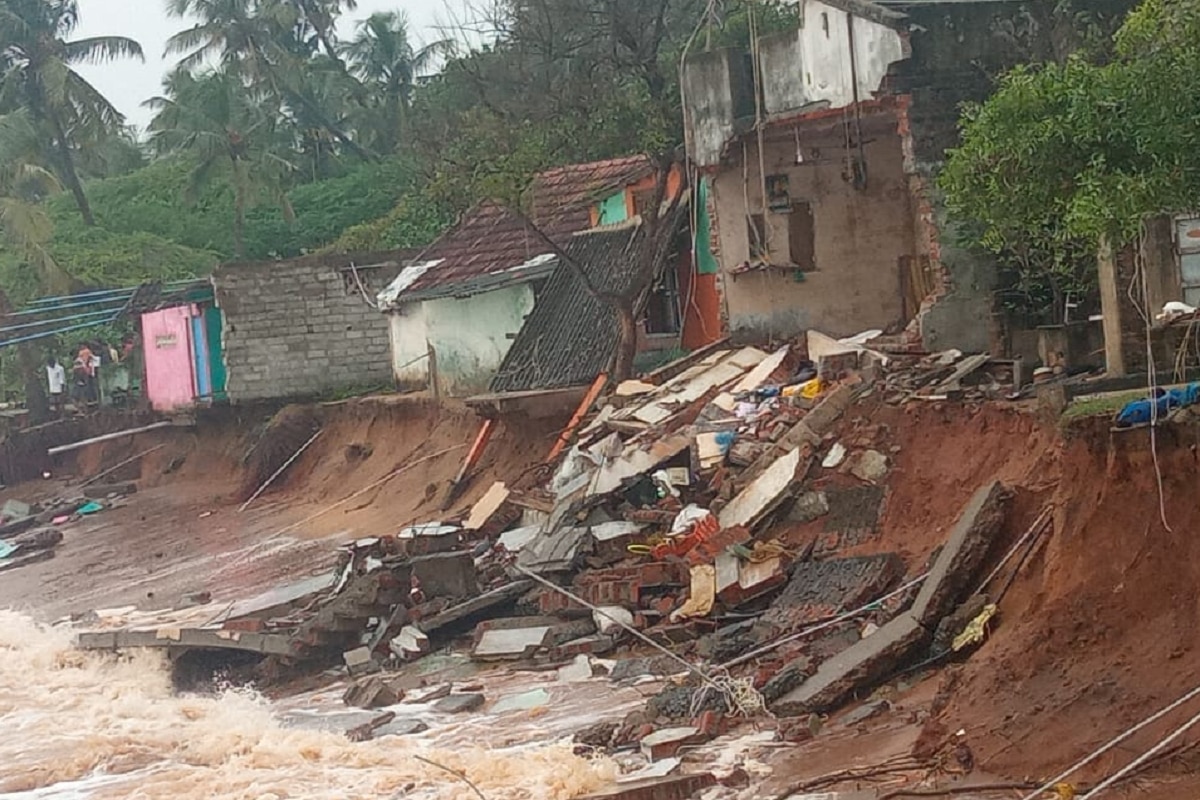 Cyclone Mandous Begins Landfall, NDRF Deploys Several Teams For Rescue Operation in Chennai | Highlights