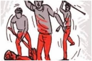 शादी में पहुंचे दलित युवक से जैसे ही खाने की प्लेट उठाई, लात-घूंसों से कर दी पिटाई, पंचायत में मामला उठाया तो घर में घुसकर की तोड़फोड़