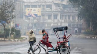 Delhi Covered In Thick Blanket Of Fog; Visibility Poor. Min Temperature At 7  C | IMD Forecast