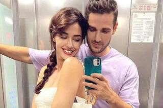 दिशा पटानी ने नए बॉयफ्रेंड संग बाथरूम में किया ऐसा काम, देखें दोनों का सिजलिंग वीडियो