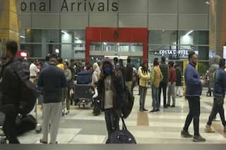 क्या भारत में इंटरनेशनल फ्लाइट्स पर पाबंदी या लॉकडाउन लगाने की जरूरत है? एक्सपर्ट ने दी राय