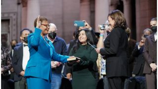 अमेरिका: लॉस एंजिलिस की पहली महिला मेयर बनीं कैरेन रूथ बास लॉस एंजिलिस
