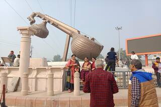 अयोध्या में पर्यटकों के लिए आकर्षण का केंद्र बना ‘लता मंगेशकर चौक’,  बड़ी संख्या में पहुंच रहे लोग