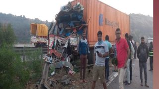 महाराष्ट्र के रायगढ़ में यात्री बस व कंटेनर के बीच जोरदार टक्कर, एक की मौत, कई यात्री घायल