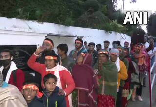 Vaishno Mata darshan: नववर्ष पर भारी संख्या में कटरा पहुंच रहे श्रद्धालु, बगैर RFID के नहीं होगा दर्शन