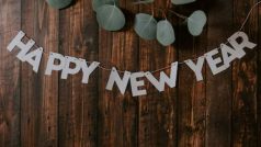 New Year 2022: कोविड-19 के बीच नए साल का जश्न मना रहे हैं तो इन बातों पर डालें नजर