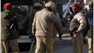 गुजरात : लॉरी खड़ी करने पर दो गुटों में संघर्ष, दो पुलिसकर्मियों सहित नौ घायल