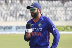 IND vs BAN: दूसरे वनडे में कप्तान रोहित शर्मा को लगी चोट, मैदान छोड़ स्कैन के लिए गए