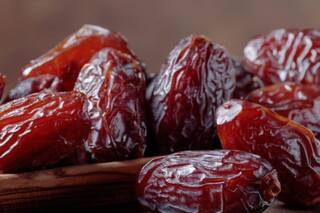 सूखे खजूर या भीगे खजूर? जानें दोनों में से किसका सेवन है ज्यादा फायदेमंद