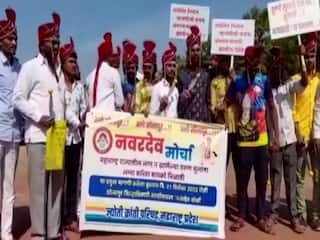 Where   s My Bride? 50 Men In Wedding Dress Seek Bride At Collector   s Office In Maharashtra