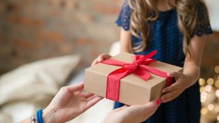 New Year Gifts 2023: 8 Presents That You Should Avoid Gifting to Your Loved Ones